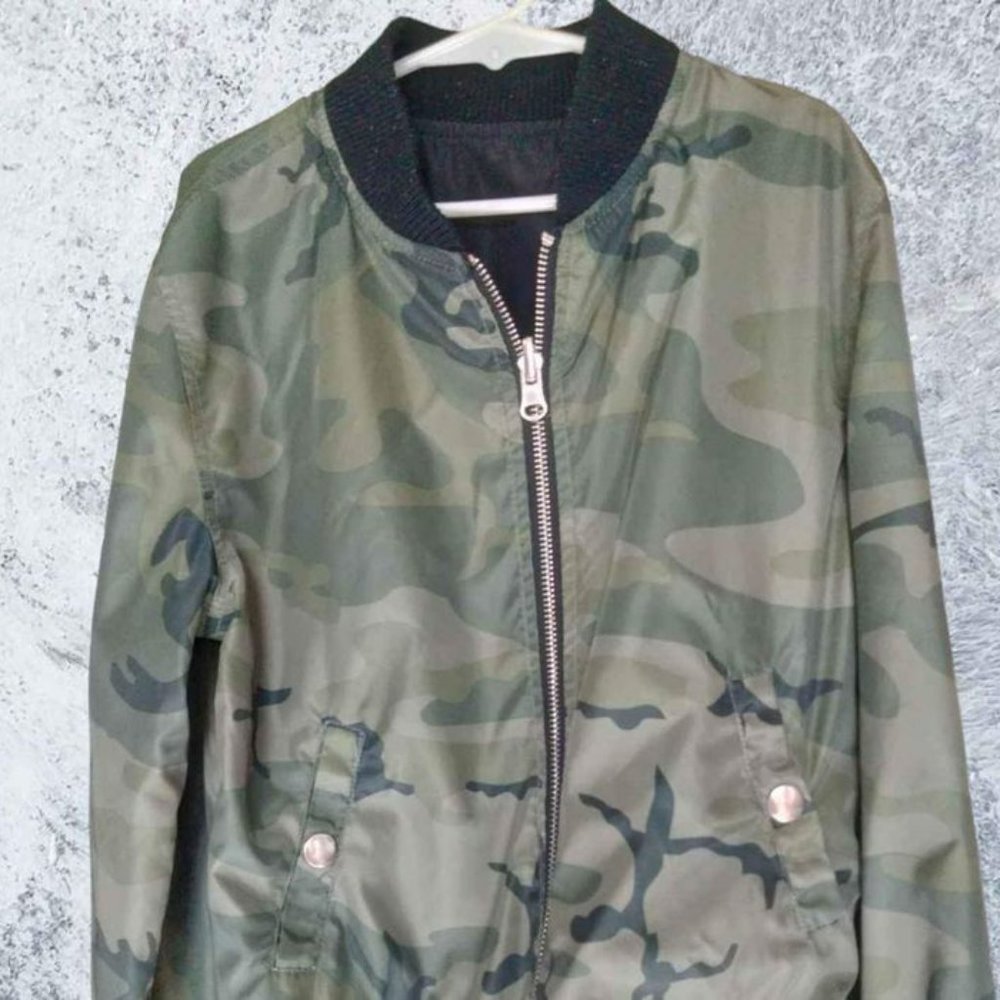 Pre-owned Boys Brandon Thomas Camo and Black Reversible Jacket size Medium